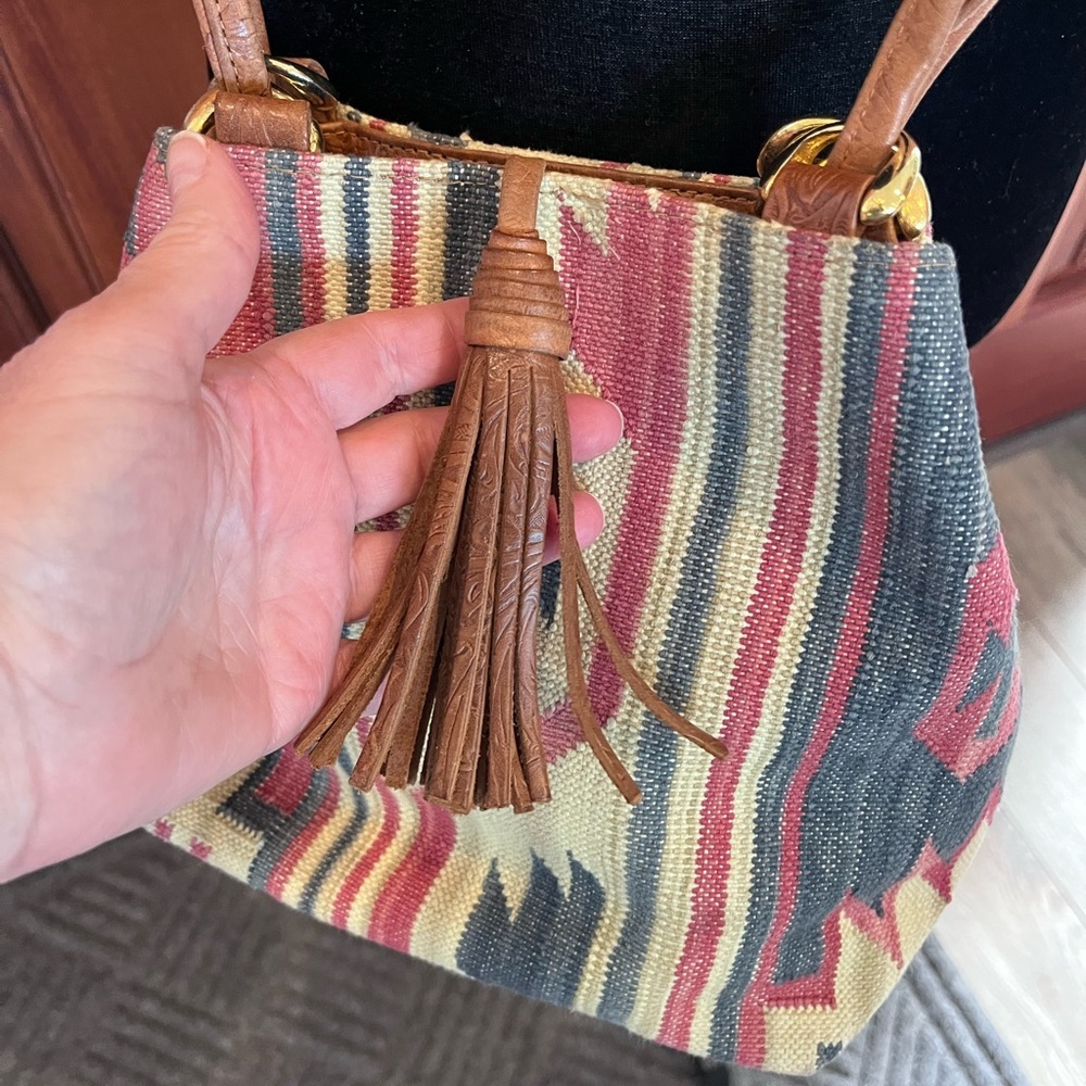 VINTAGE BOHO Western Kilim Crossbody Bucket Bag Leather Embossed Strap & Tassel - Picture 4 of 11